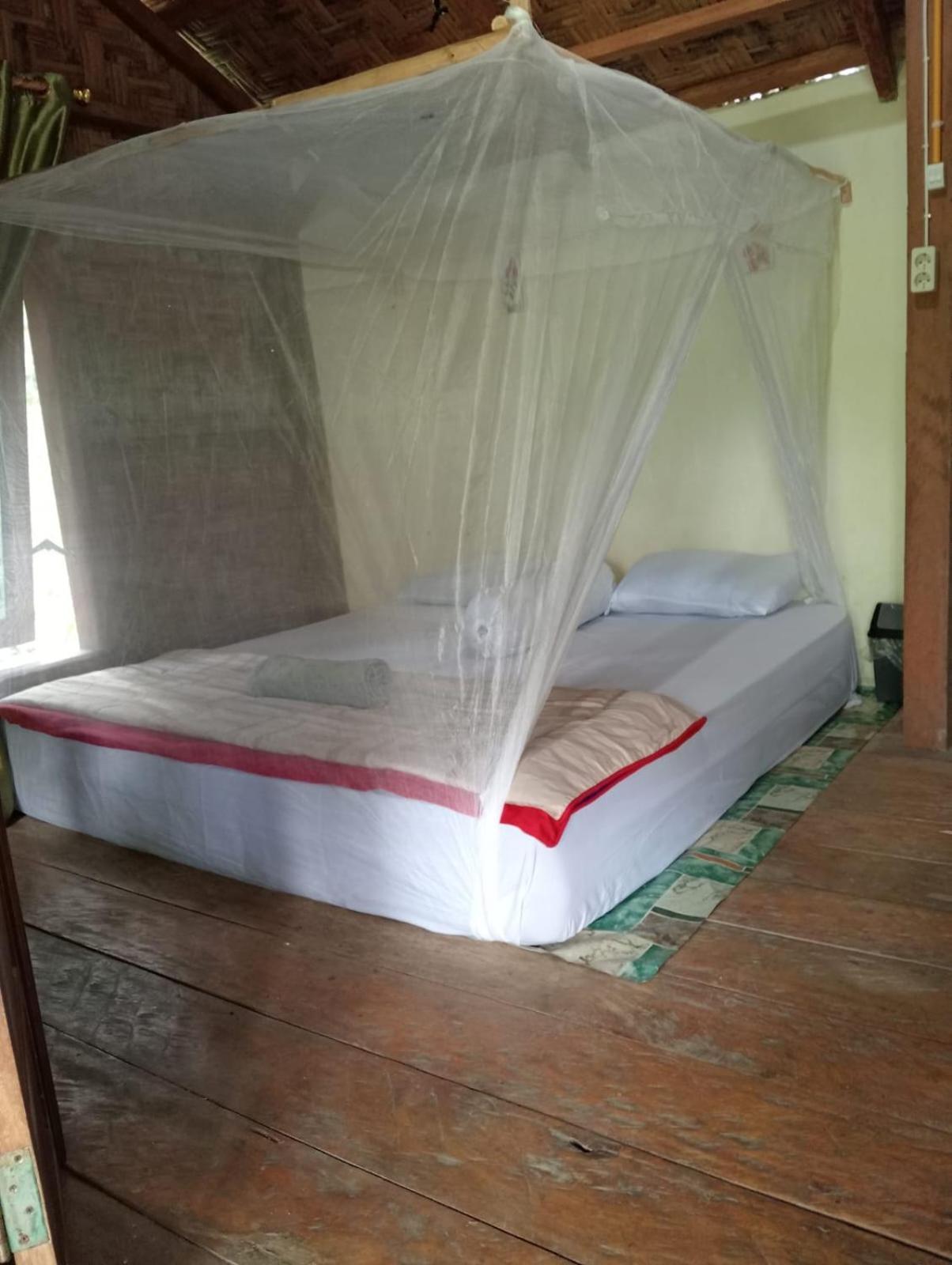 Landak River Guest House Only Trekking With Us Bukit Lawang Exteriör bild
