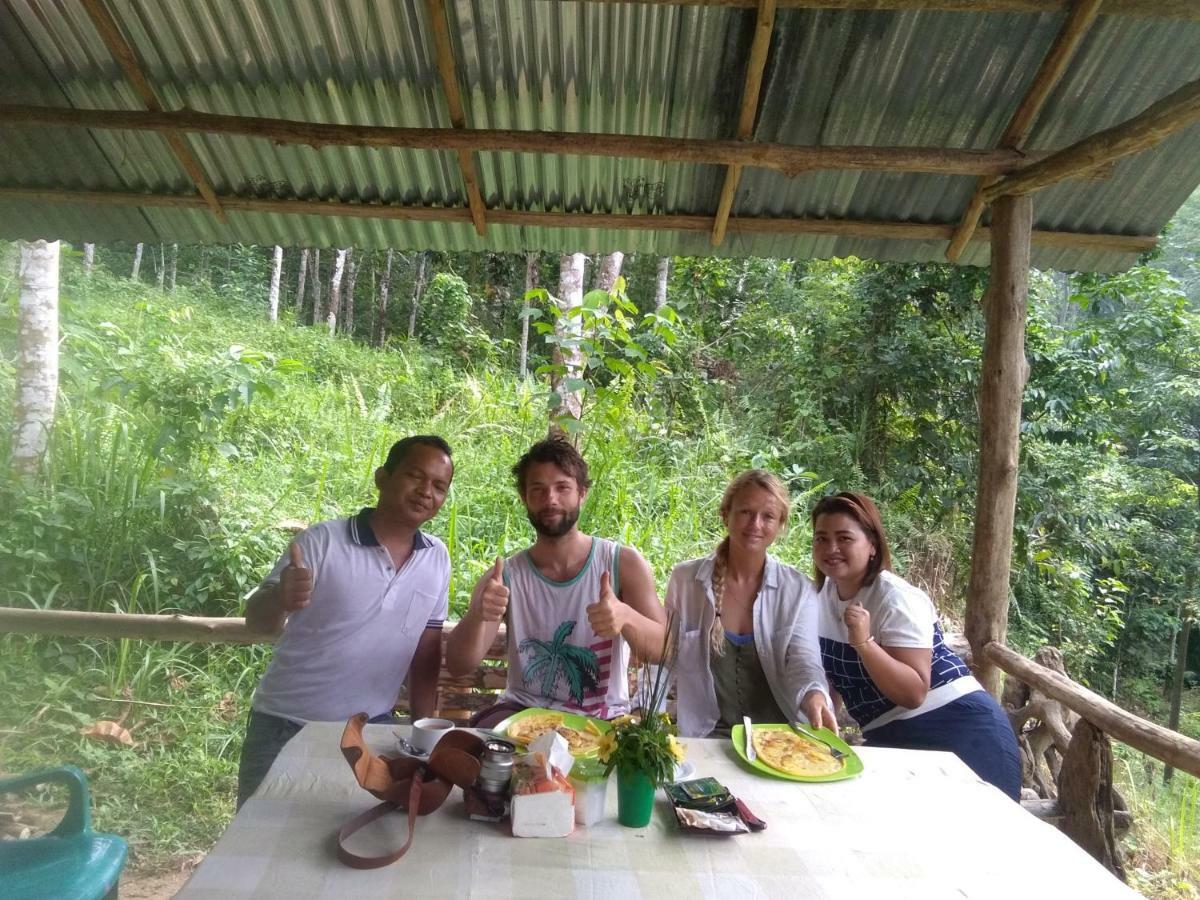 Landak River Guest House Only Trekking With Us Bukit Lawang Exteriör bild